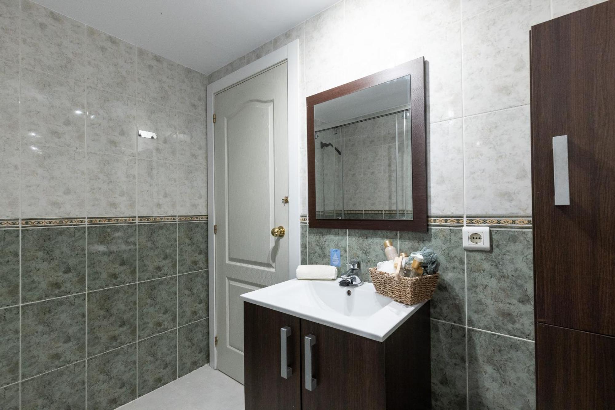Uhc Rodas Apartments Салоу Стая снимка